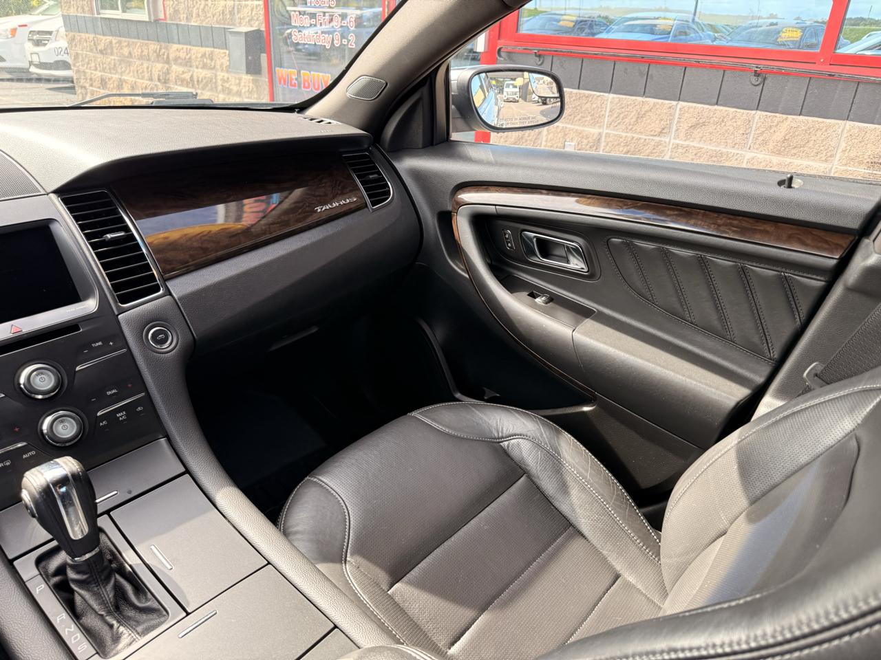Ford Taurus Limited FWD 2013