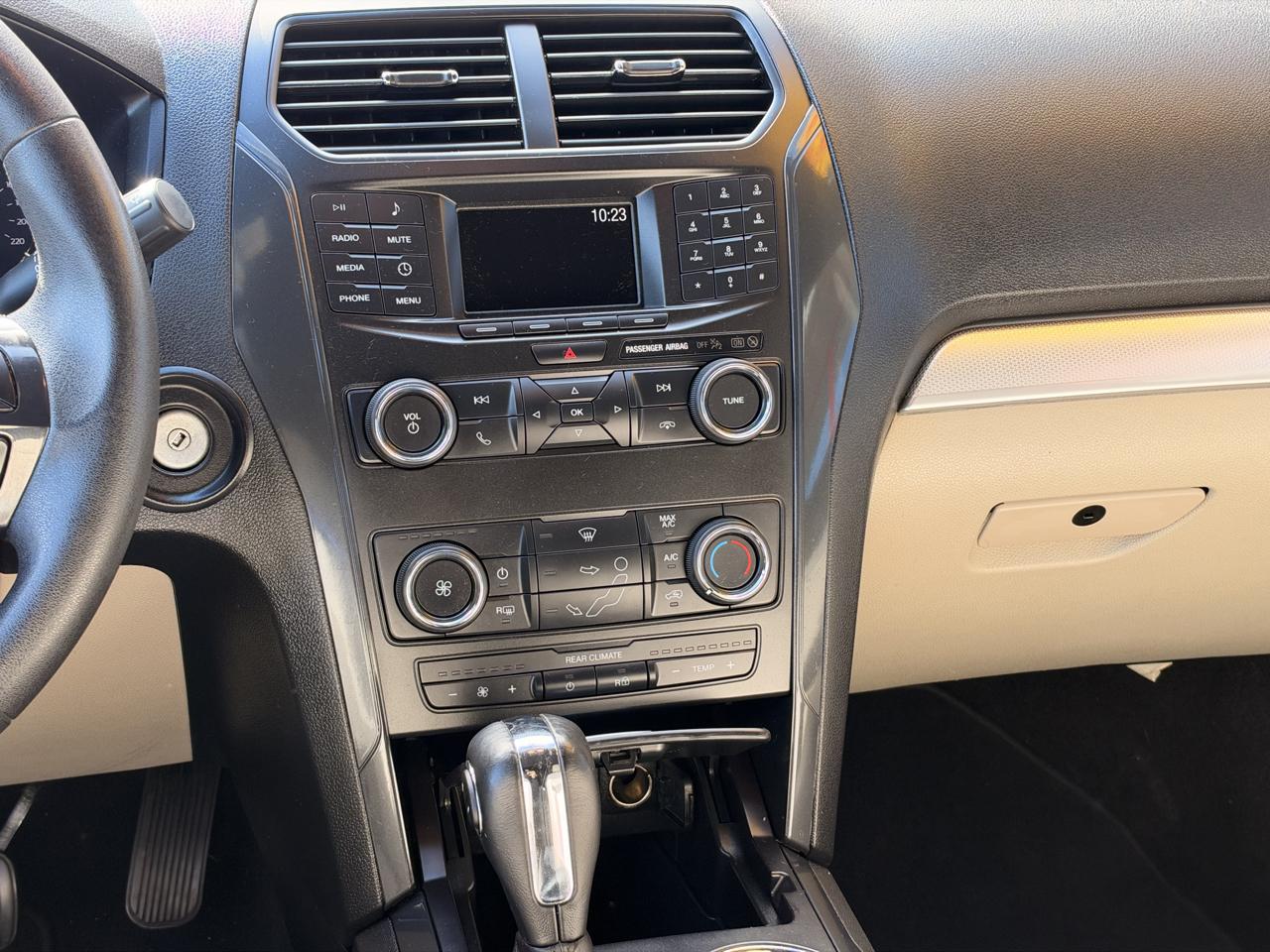 Ford Explorer Base 4WD 2018