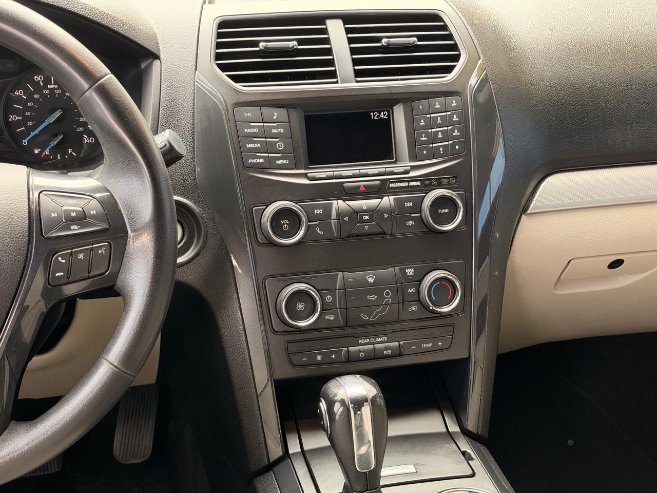 Ford Explorer Base FWD 2018