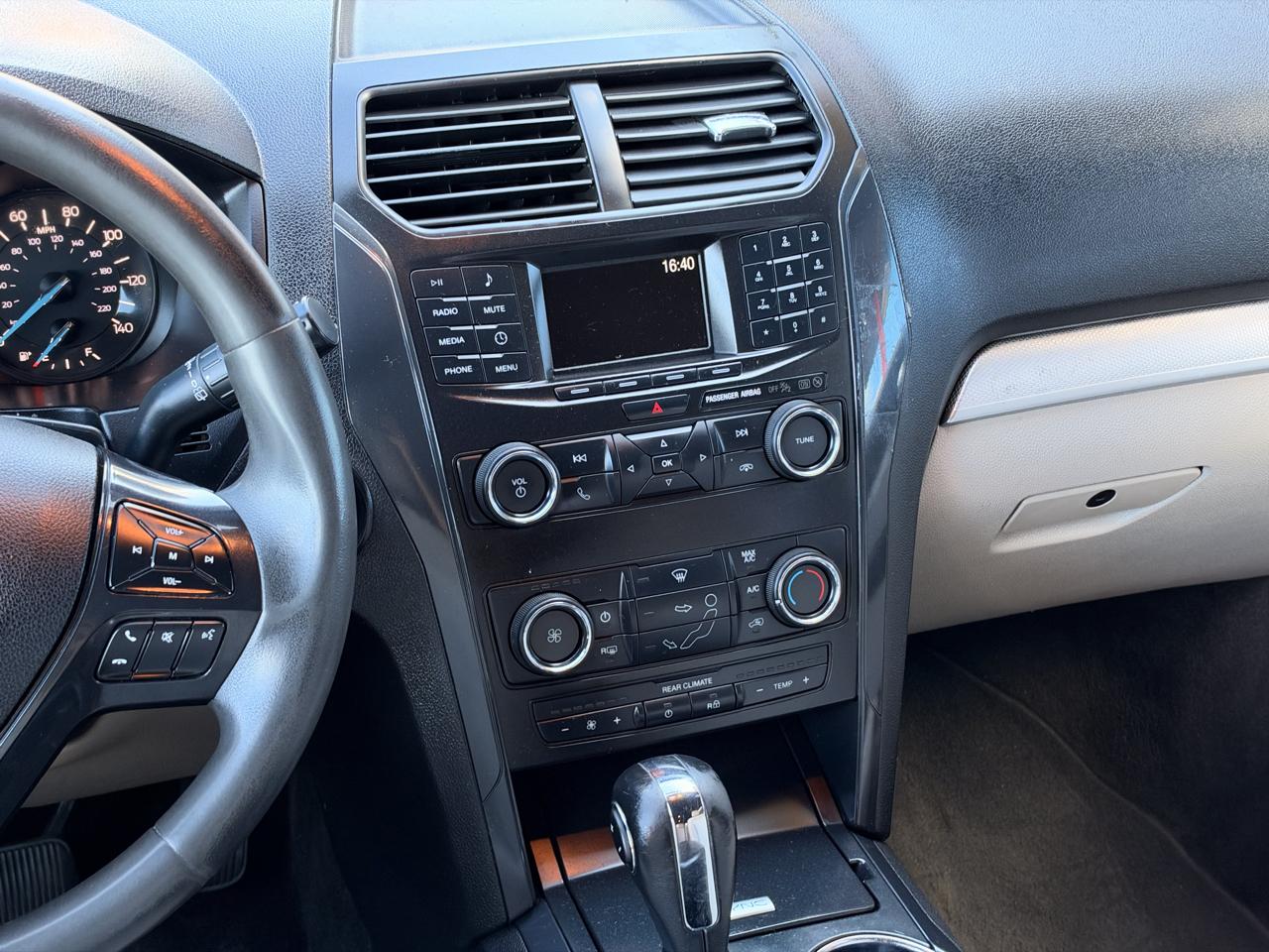 Ford Explorer Base 4WD 2018