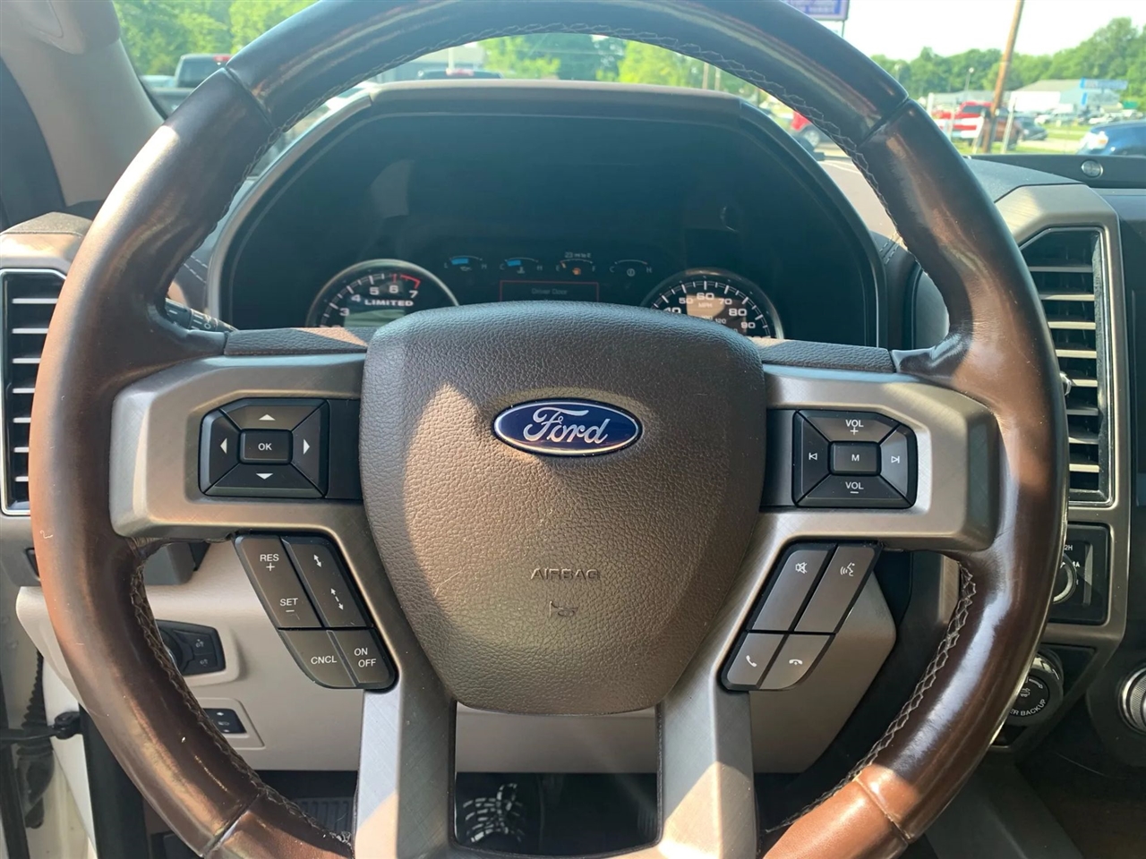 Ford F-150 Limited 4WD SuperCrew 5.5' Box 2020 Ford F-150 Limited 4WD SuperCrew 5.5' Box 2020