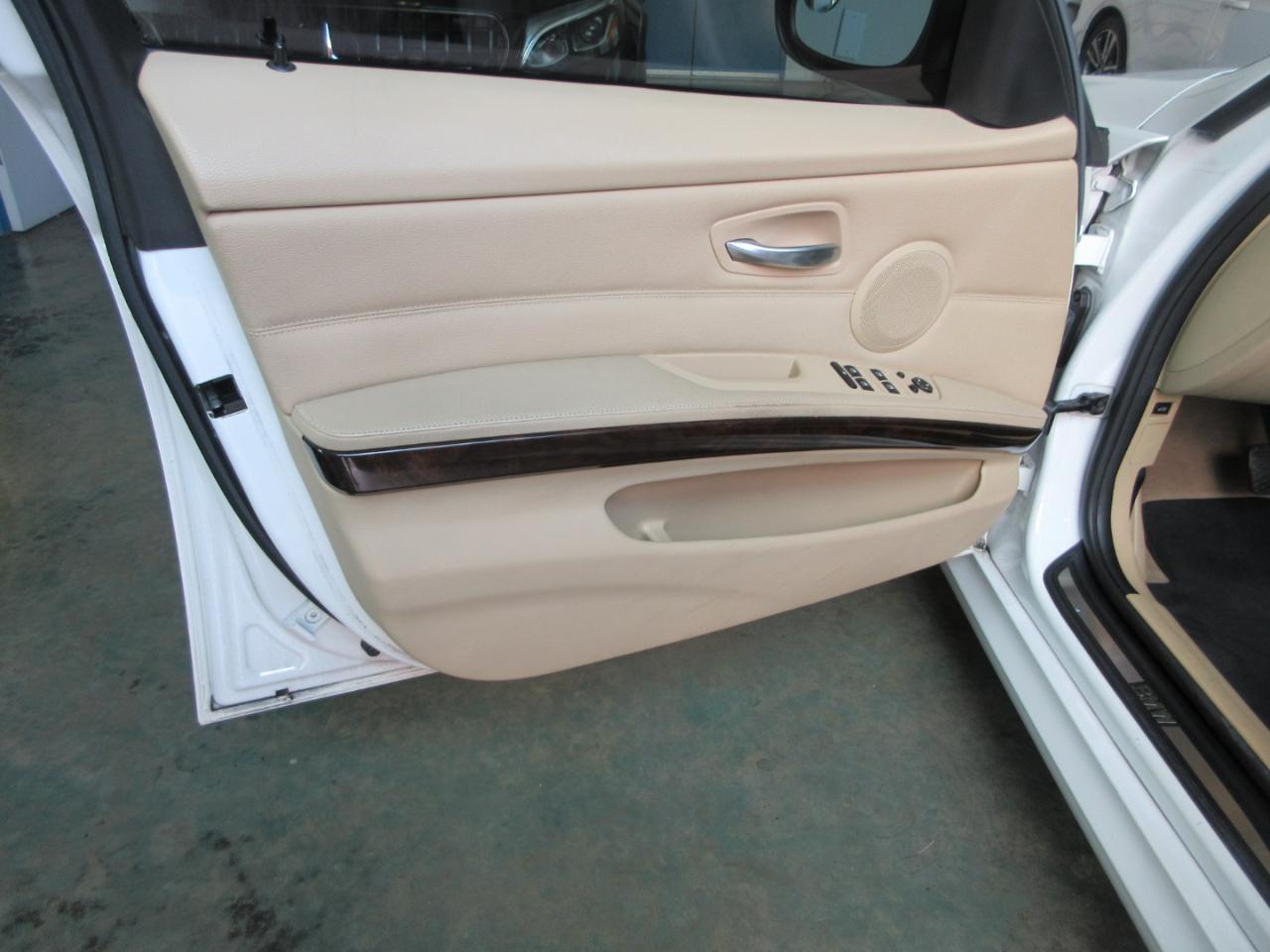 BMW 3-Series Sport Wagon  2011