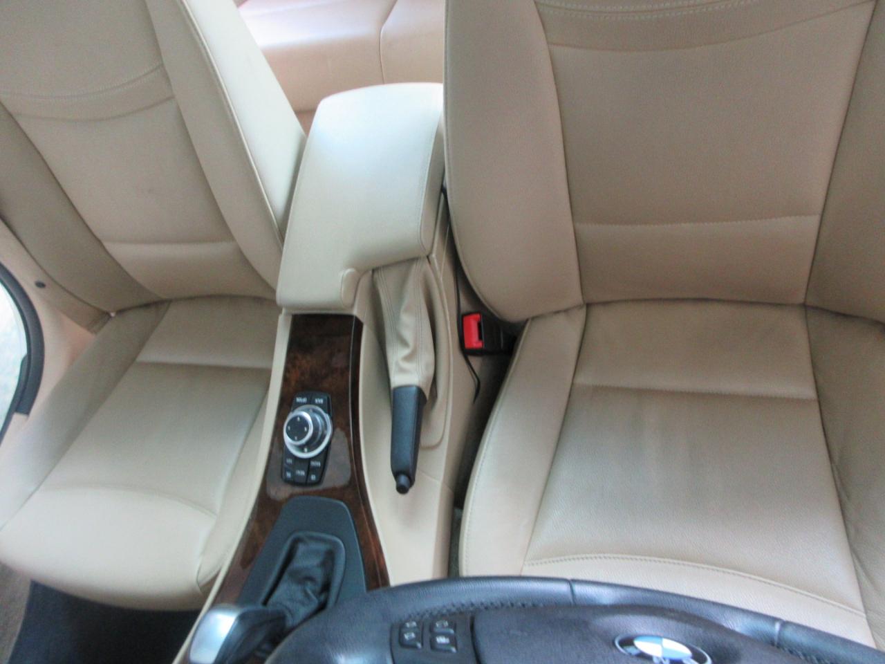 BMW 3-Series Sport Wagon  2011