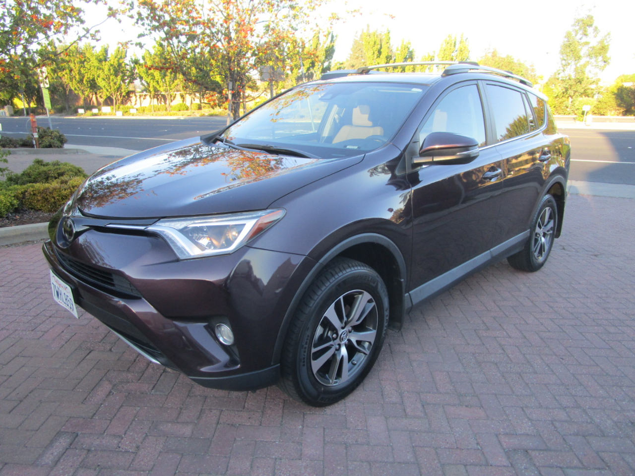 2017 Toyota RAV4 XLE AWD**PANO**LANE KEEP**BLIND SPOT**