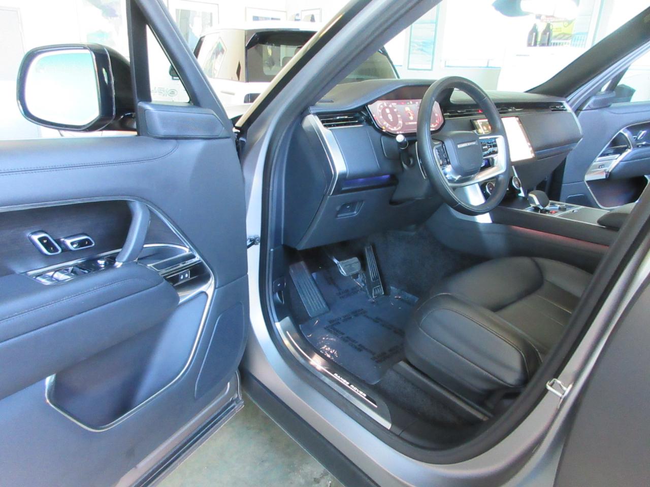 Land Rover Range Rover P400 SE SWB 2023
