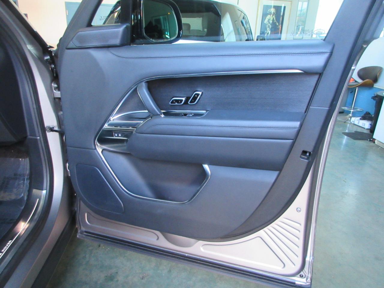 Land Rover Range Rover P400 SE SWB 2023