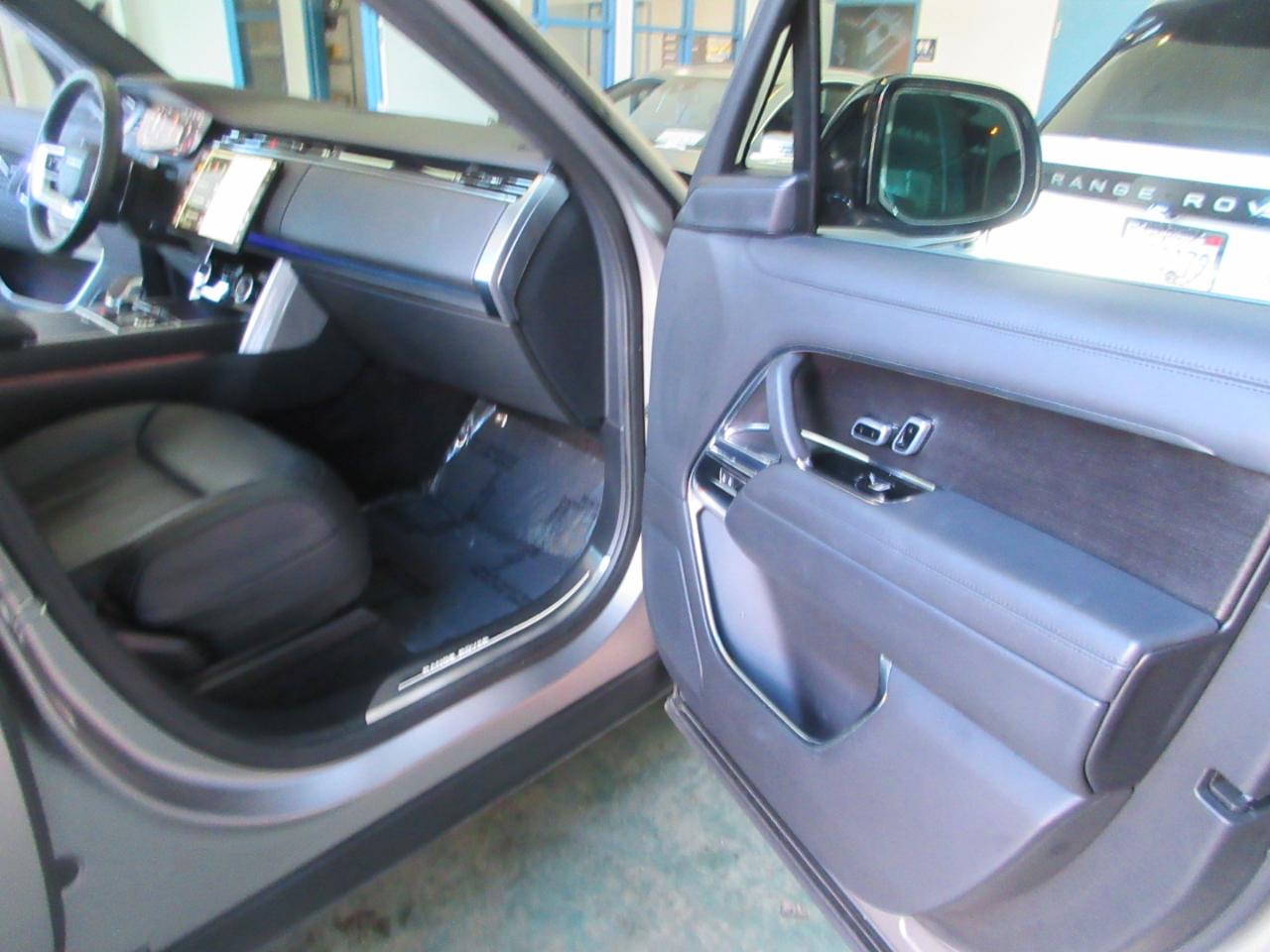 Land Rover Range Rover P400 SE SWB 2023