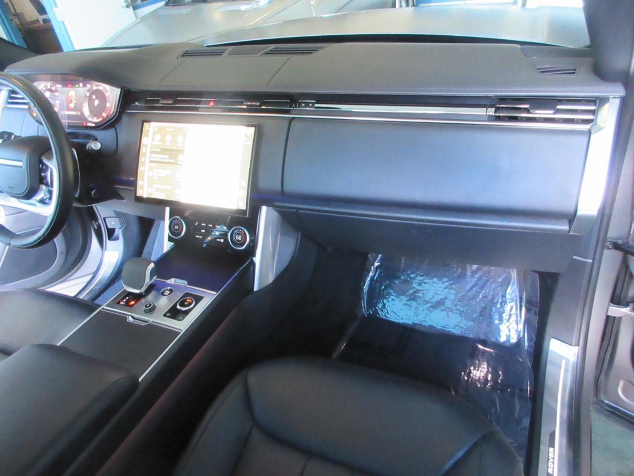 Land Rover Range Rover P400 SE SWB 2023