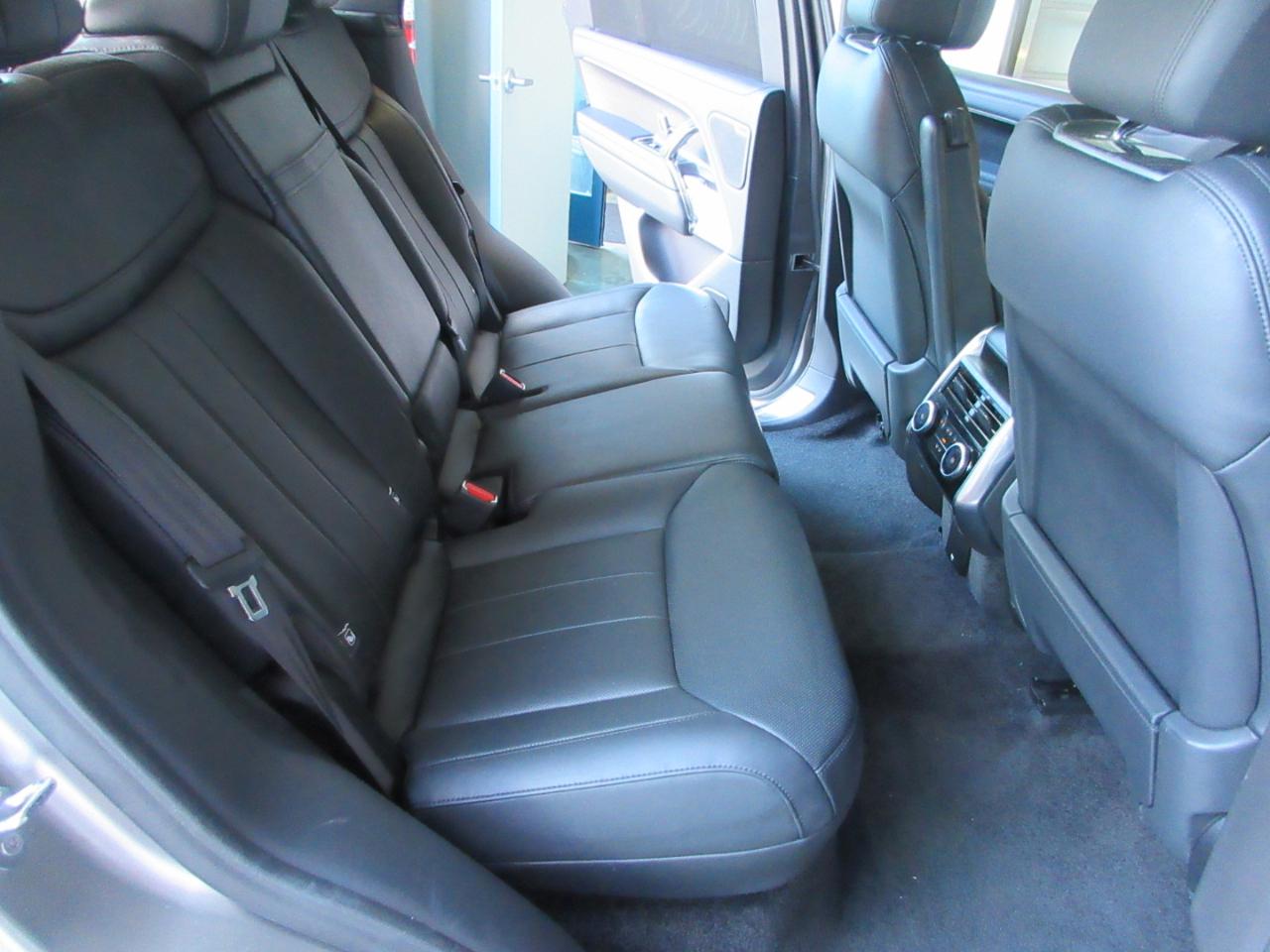 Land Rover Range Rover P400 SE SWB 2023