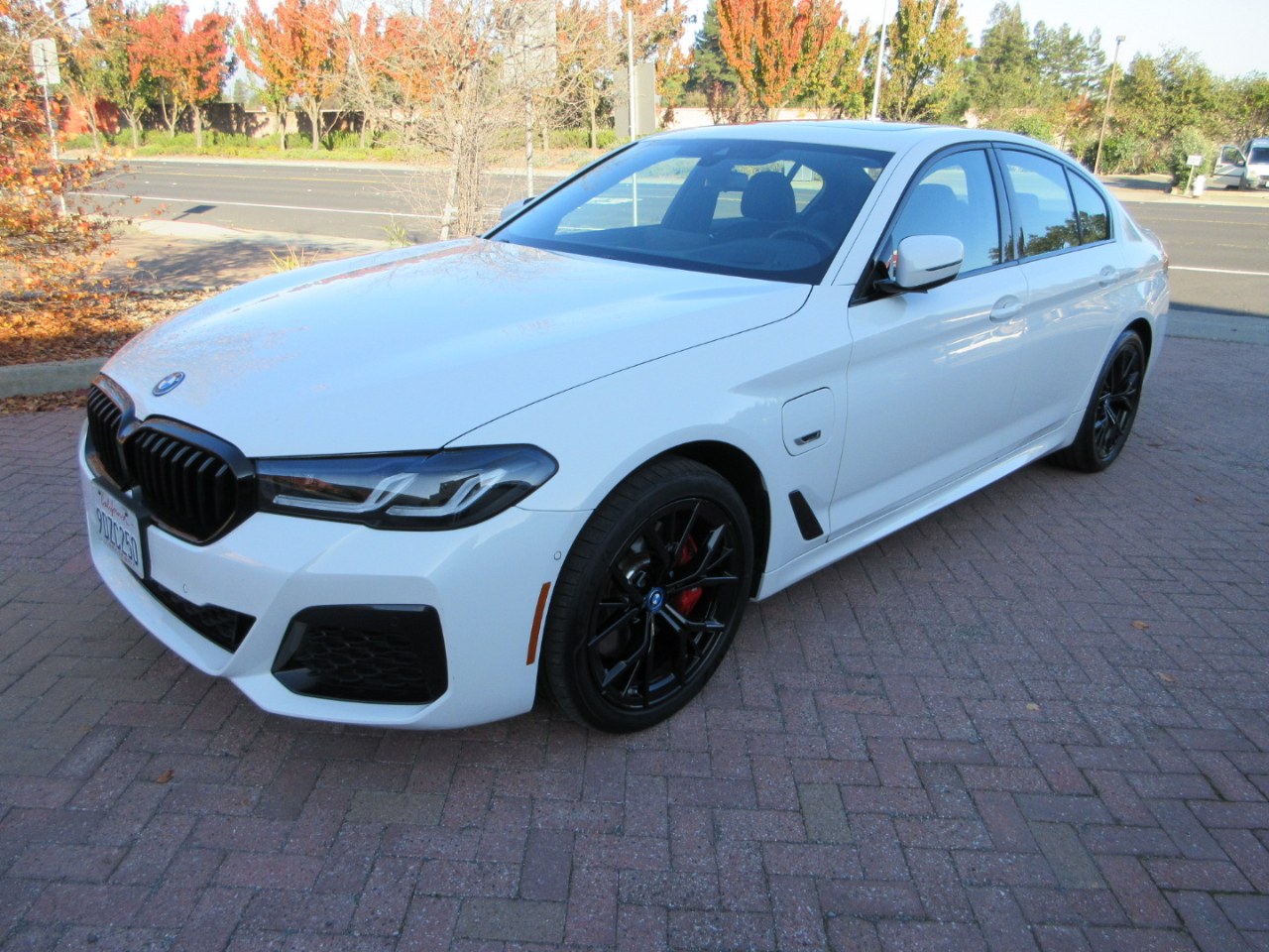 2023 BMW 530i E HYBRID**M SPORT-PREMIUM-SHADOW TRIM**