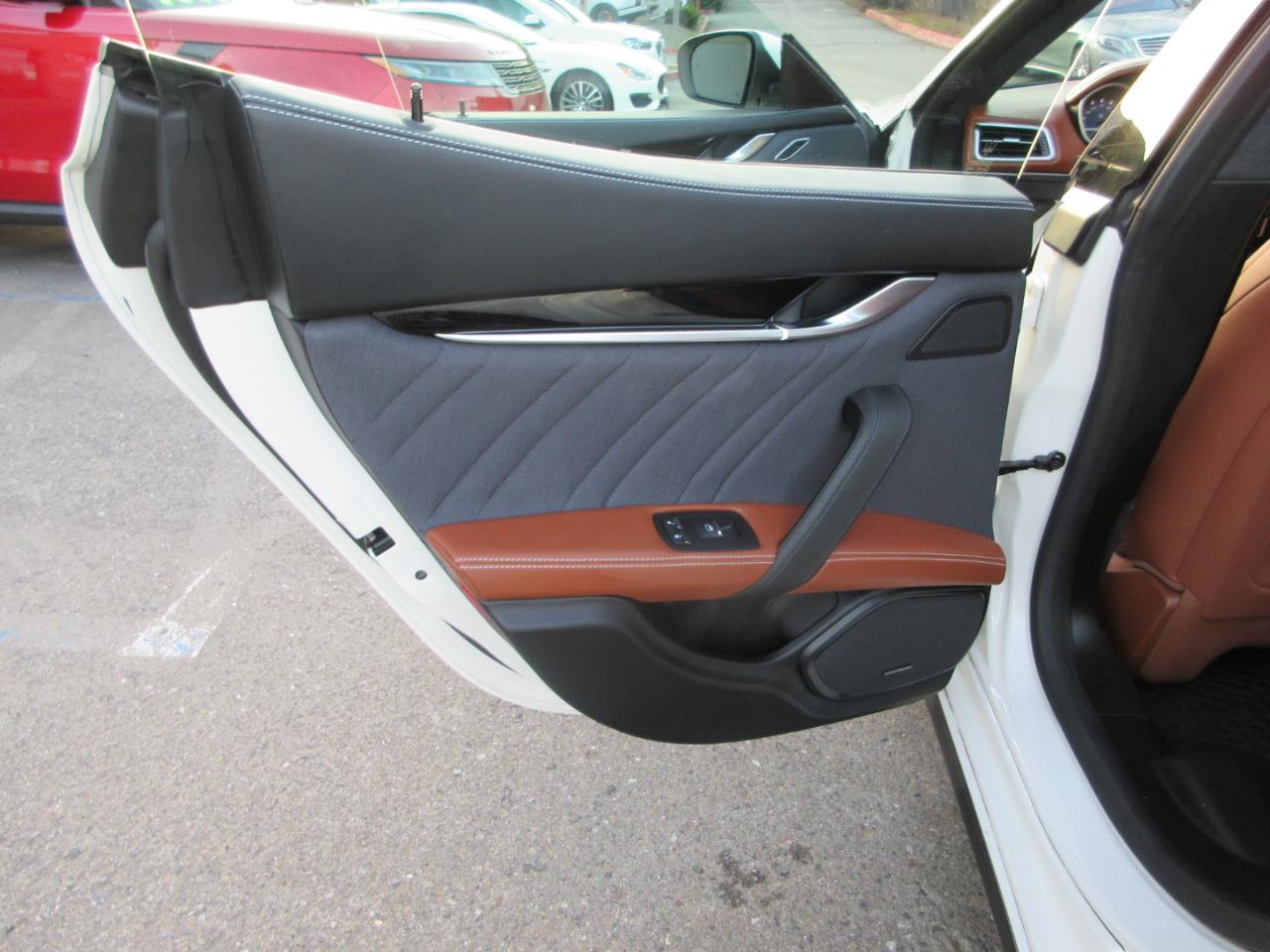 Maserati Ghibli  2017