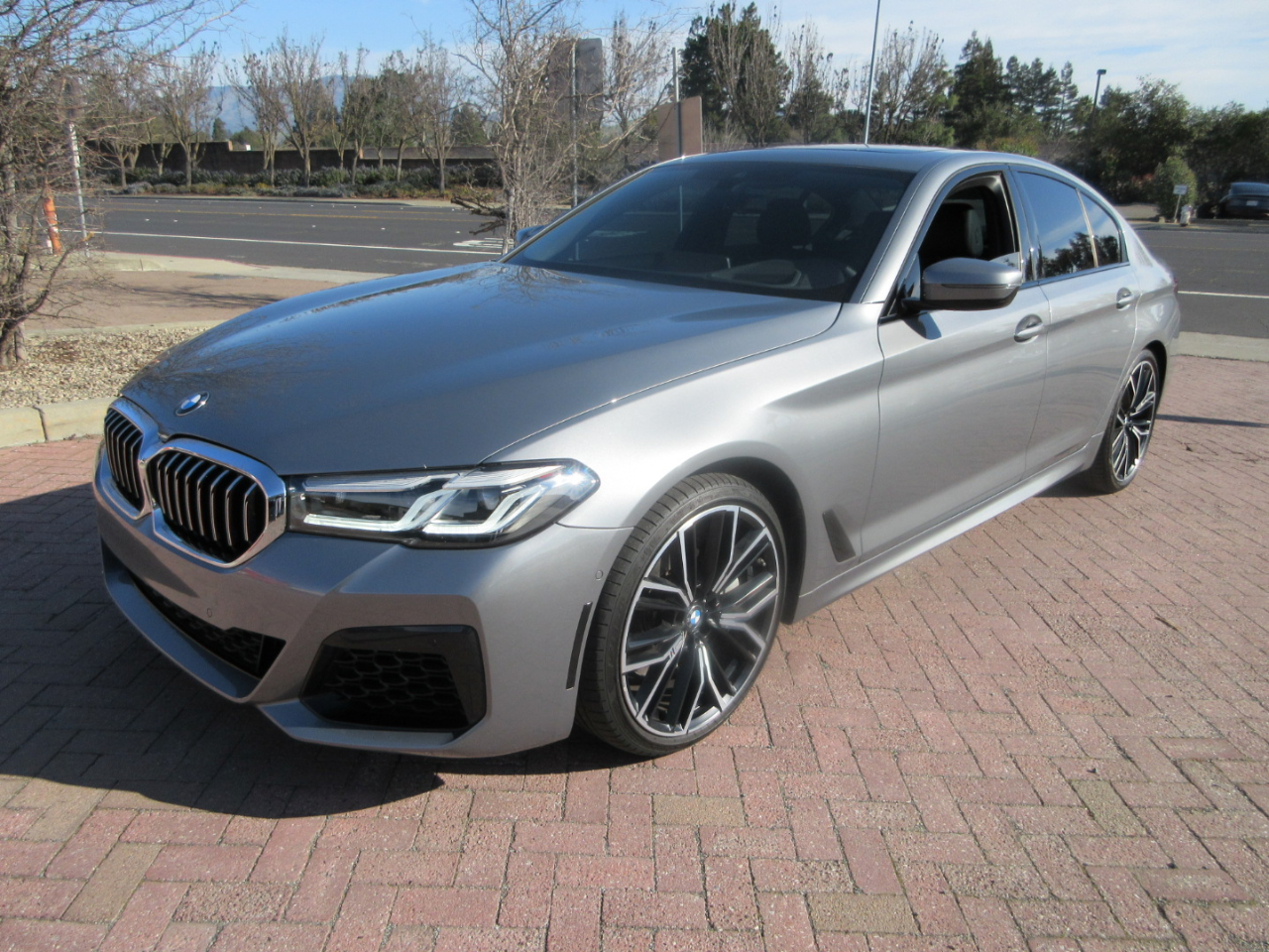 2023 BMW 550i M SPORT-PREMIUM PKG**HEADS-UP DISPLAY**