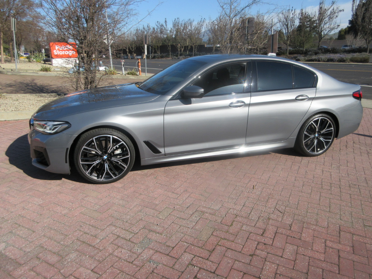 BMW 550i  2023