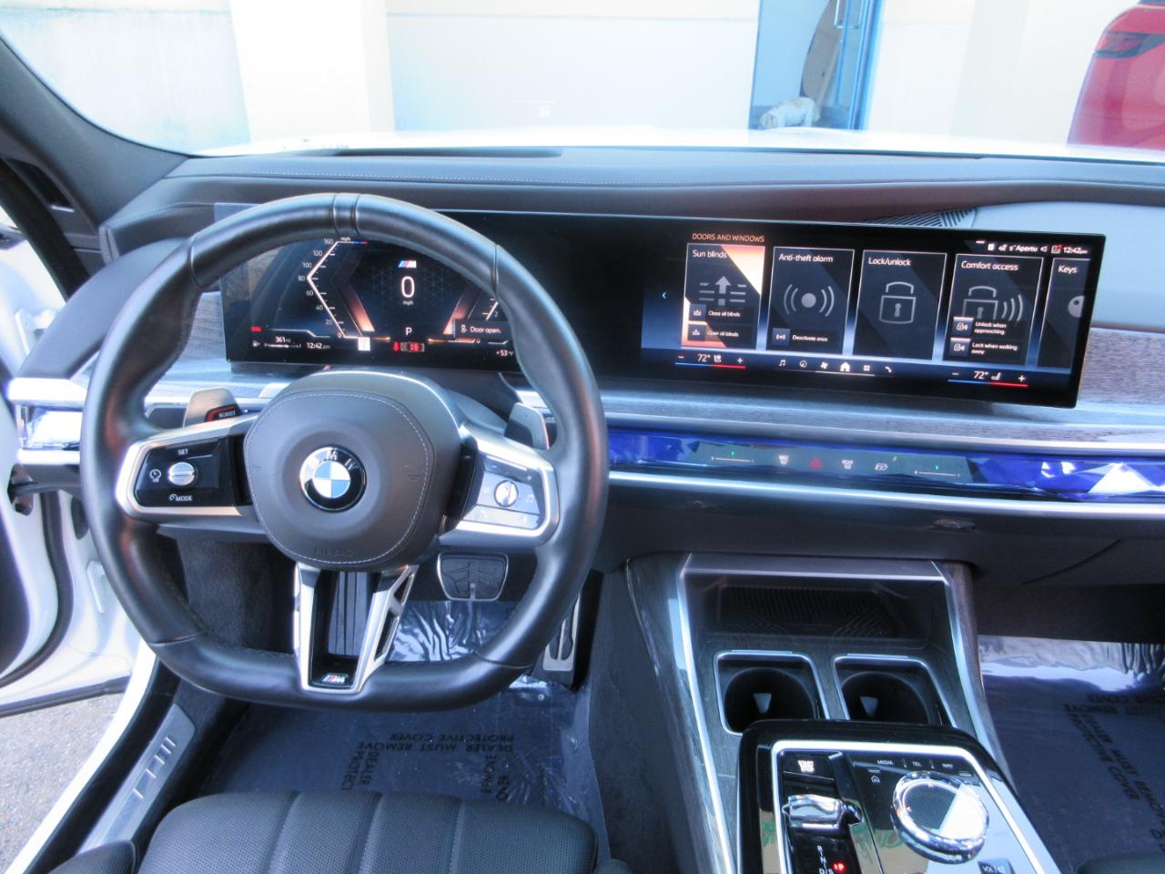BMW 740i  2025