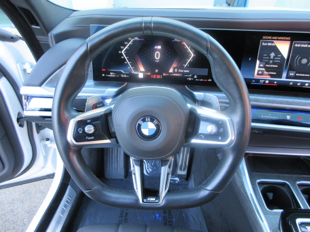 BMW 740i  2025