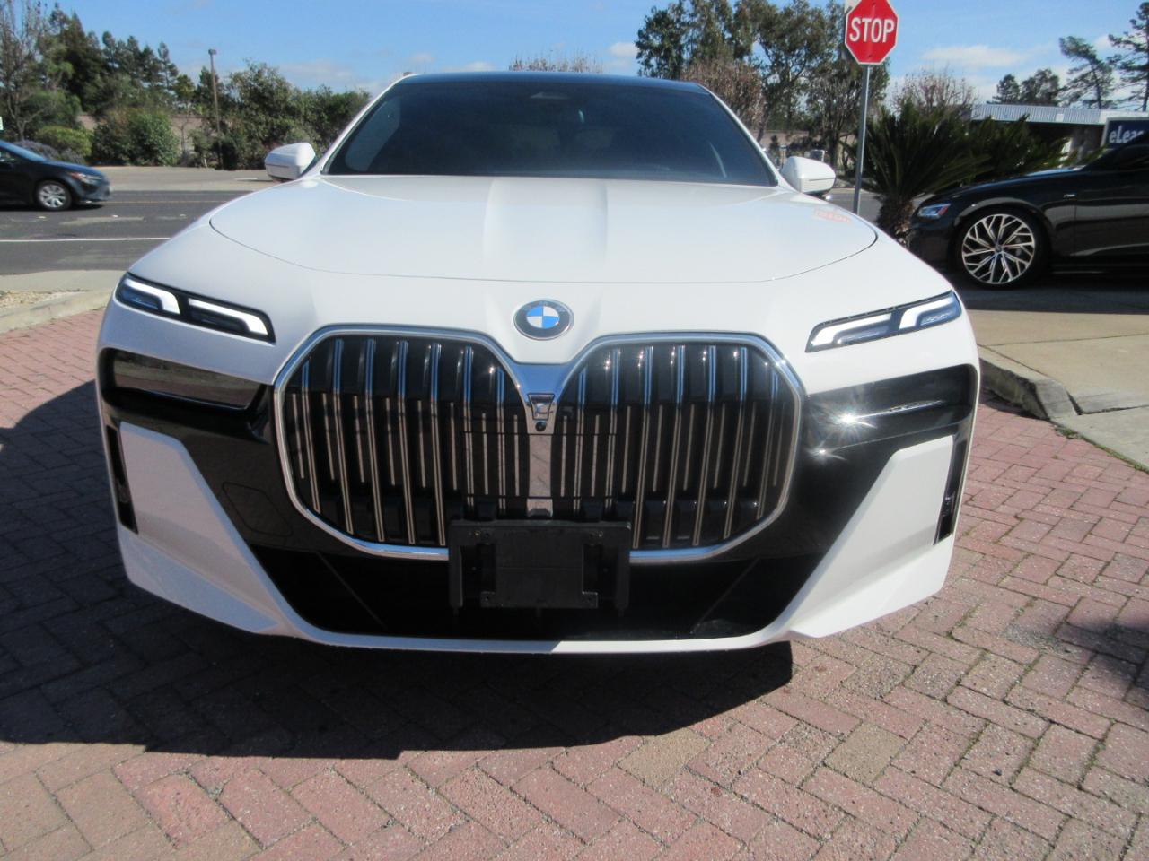 BMW 740i  2025