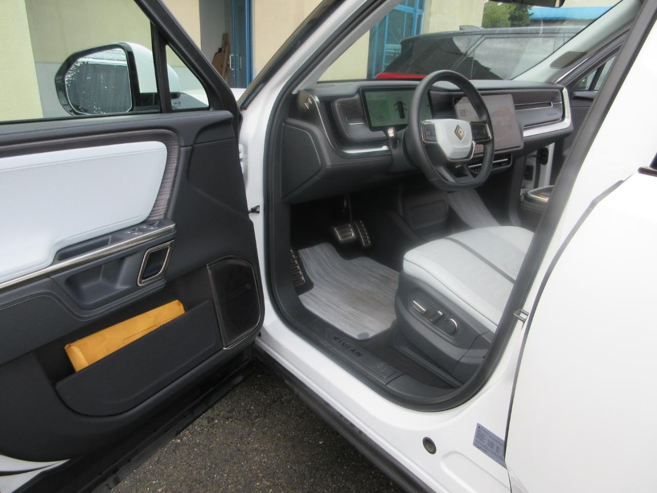 Rivian R1S Launch Edition Quad-Motor Large Pack *Ltd Avail* 2023