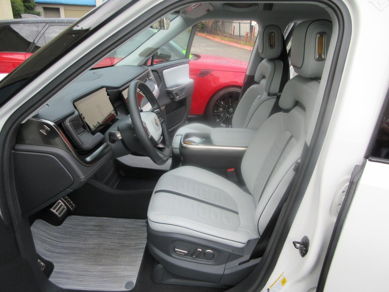 Rivian R1S Launch Edition Quad-Motor Large Pack *Ltd Avail* 2023