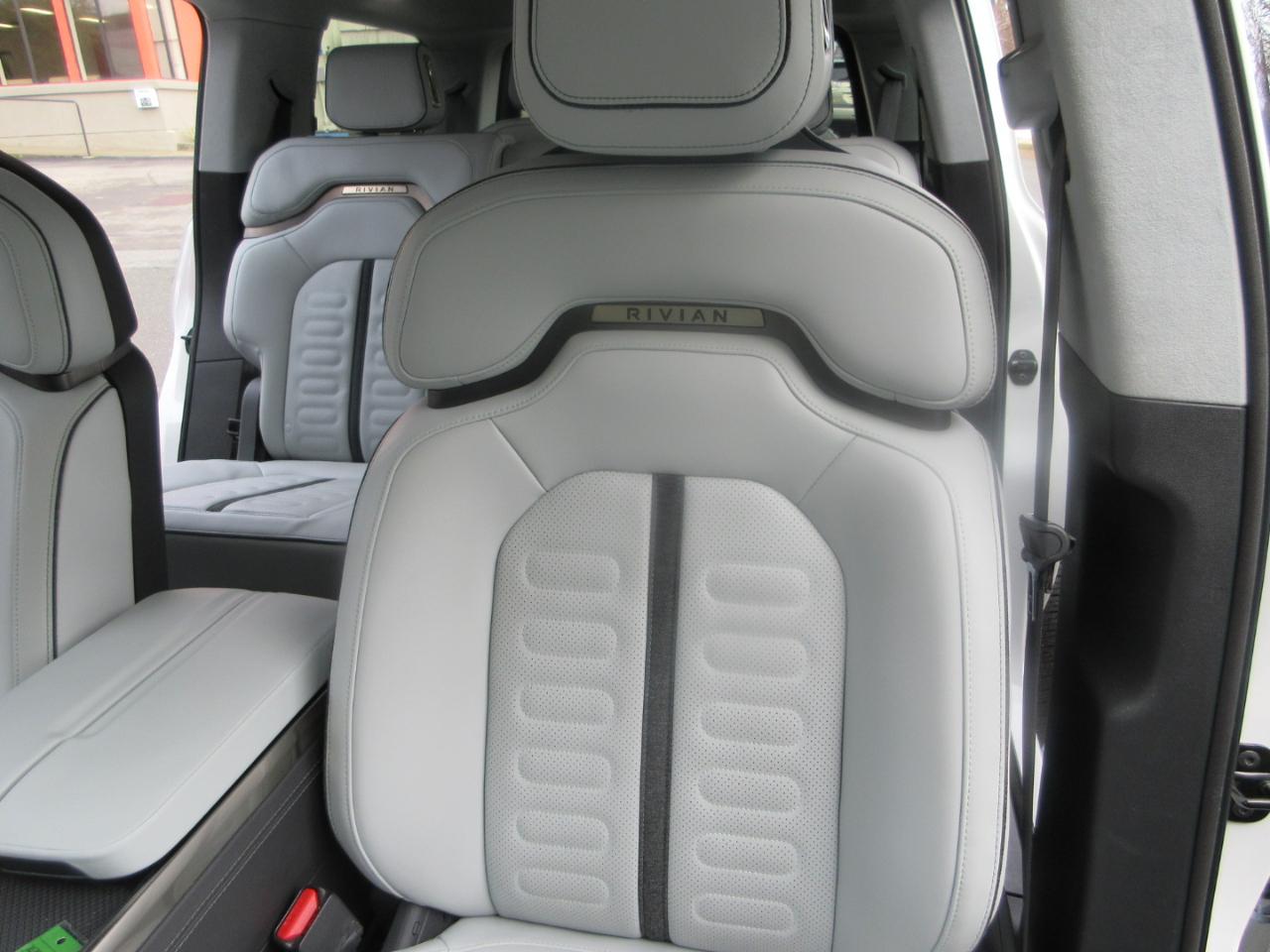 Rivian R1S Launch Edition Quad-Motor Large Pack *Ltd Avail* 2023