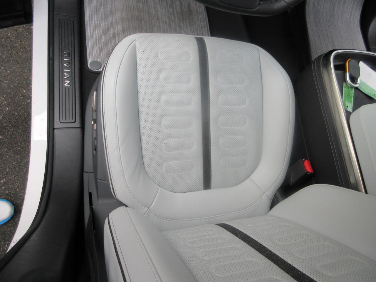 Rivian R1S Launch Edition Quad-Motor Large Pack *Ltd Avail* 2023