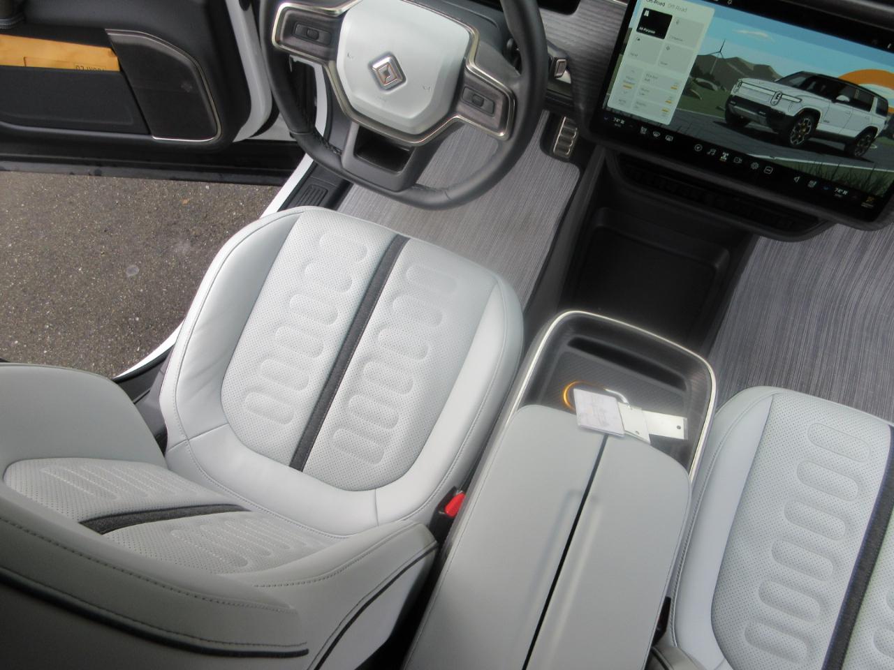 Rivian R1S Launch Edition Quad-Motor Large Pack *Ltd Avail* 2023