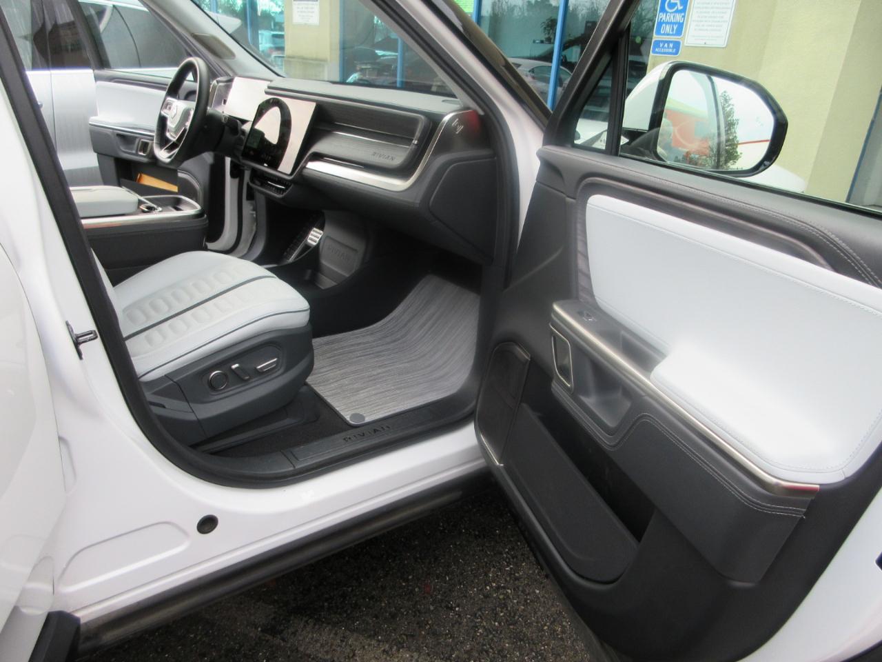 Rivian R1S Launch Edition Quad-Motor Large Pack *Ltd Avail* 2023