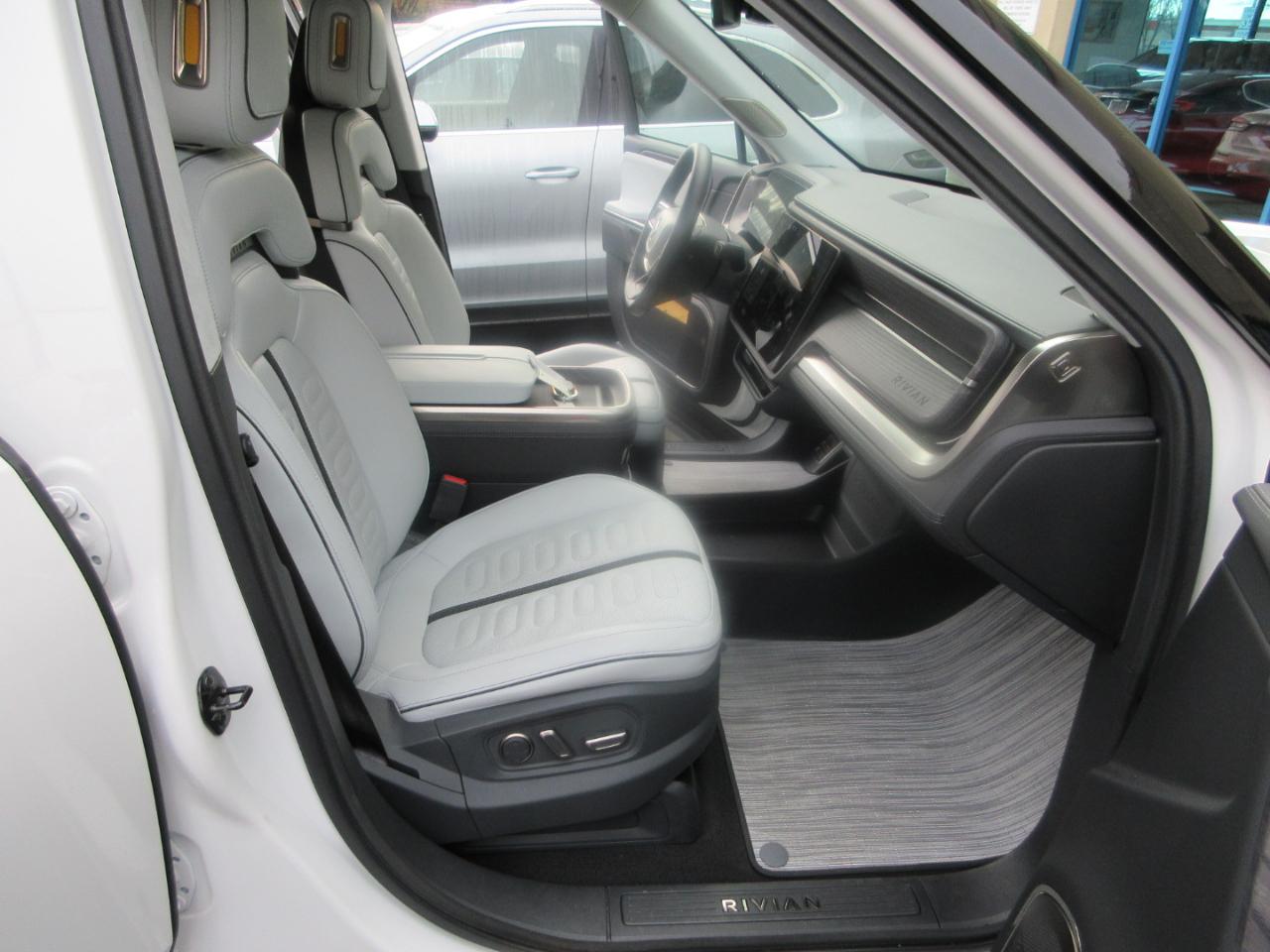 Rivian R1S Launch Edition Quad-Motor Large Pack *Ltd Avail* 2023