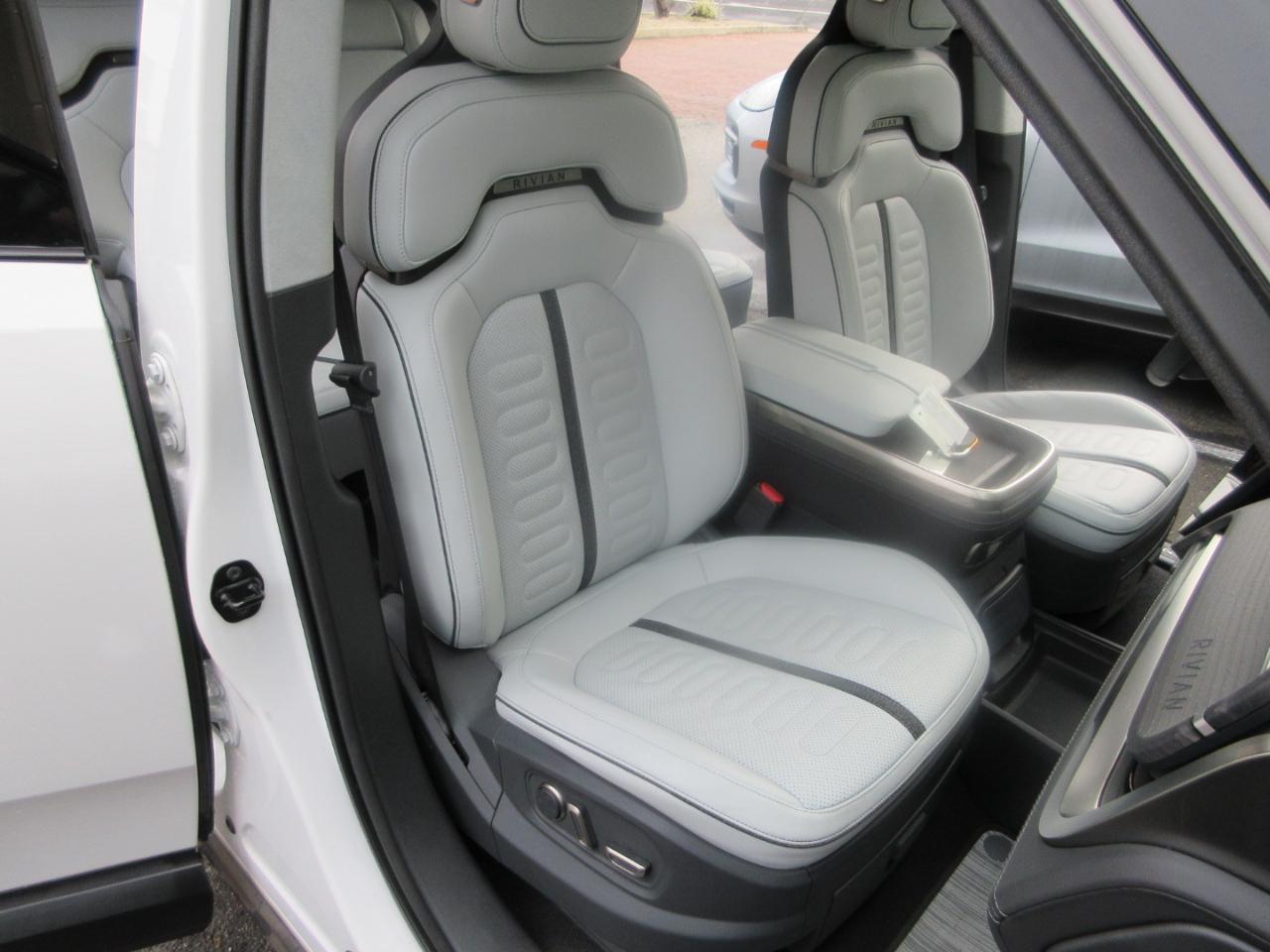 Rivian R1S Launch Edition Quad-Motor Large Pack *Ltd Avail* 2023