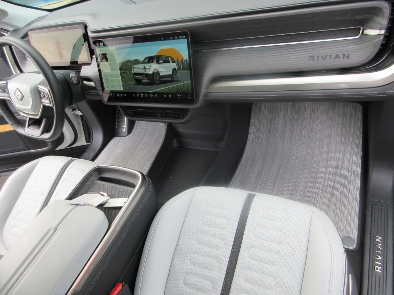 Rivian R1S Launch Edition Quad-Motor Large Pack *Ltd Avail* 2023