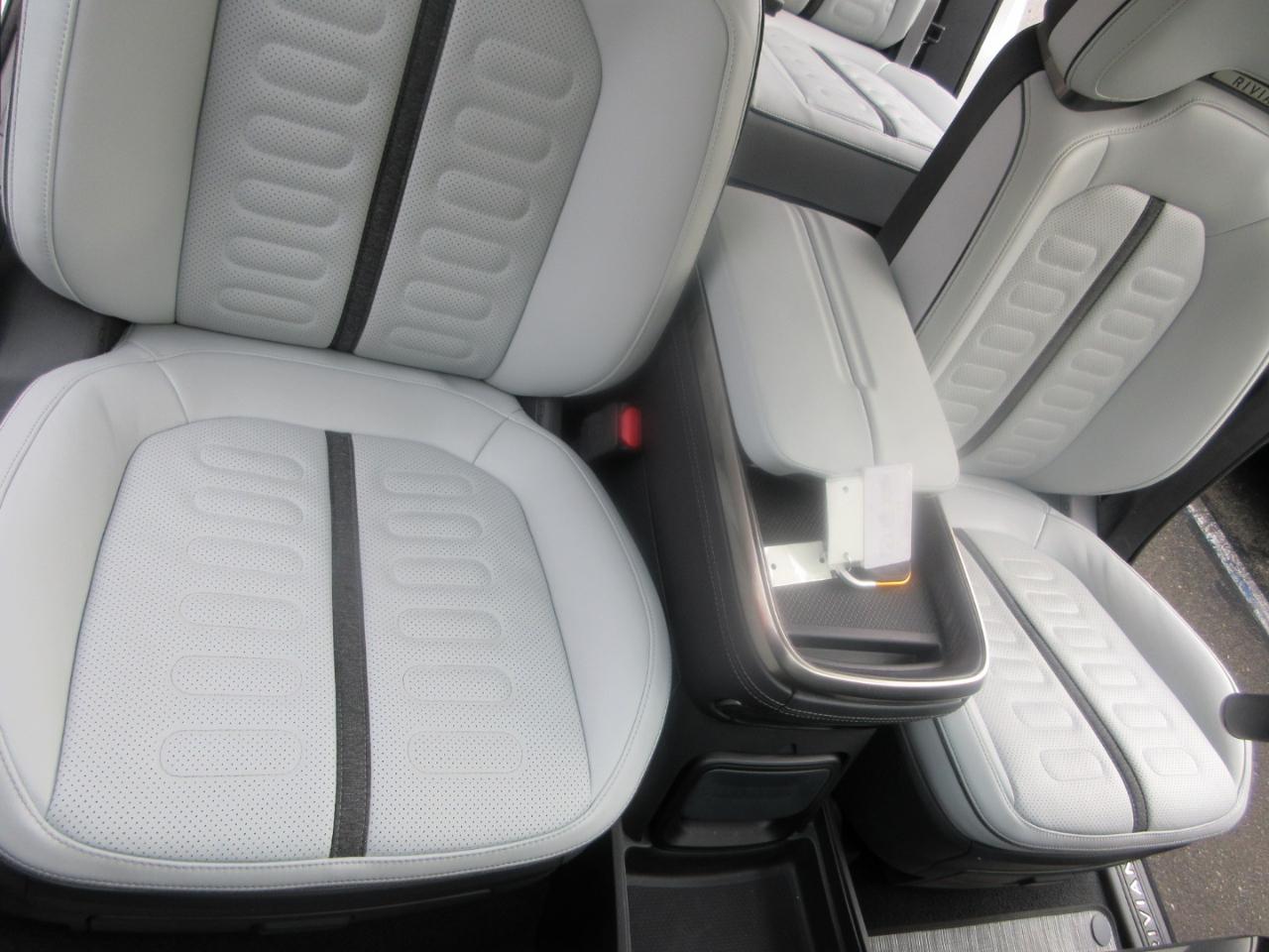 Rivian R1S Launch Edition Quad-Motor Large Pack *Ltd Avail* 2023