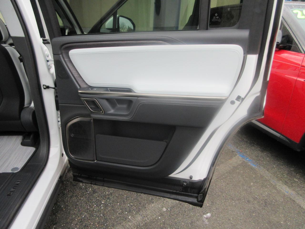 Rivian R1S Launch Edition Quad-Motor Large Pack *Ltd Avail* 2023