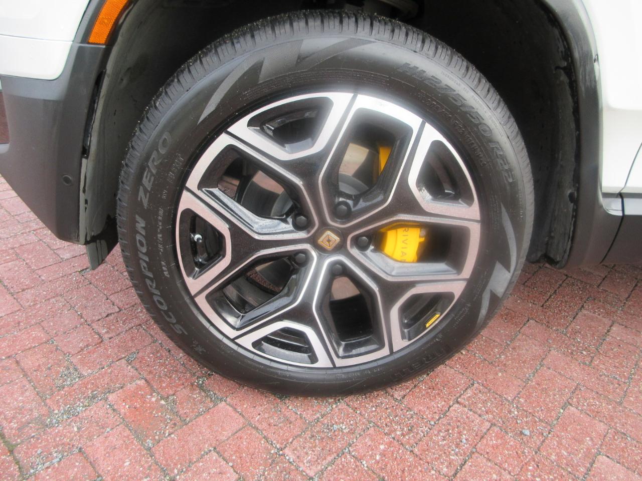 Rivian R1S Launch Edition Quad-Motor Large Pack *Ltd Avail* 2023