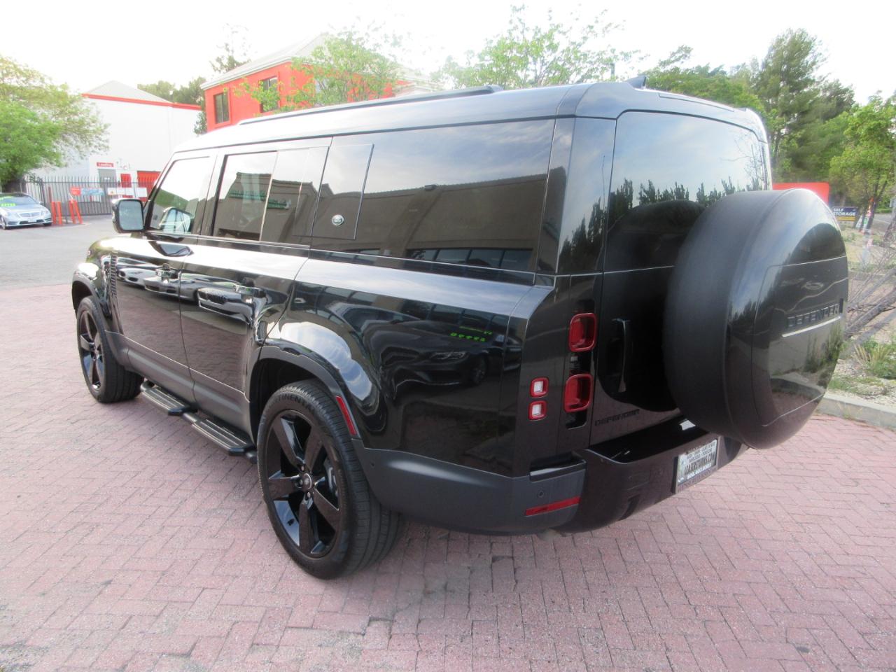 Land Rover Defender  2024