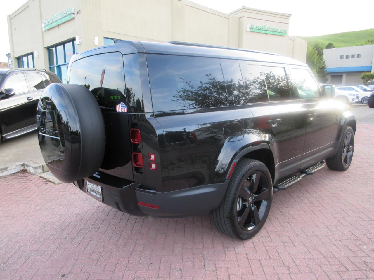 Land Rover Defender  2024