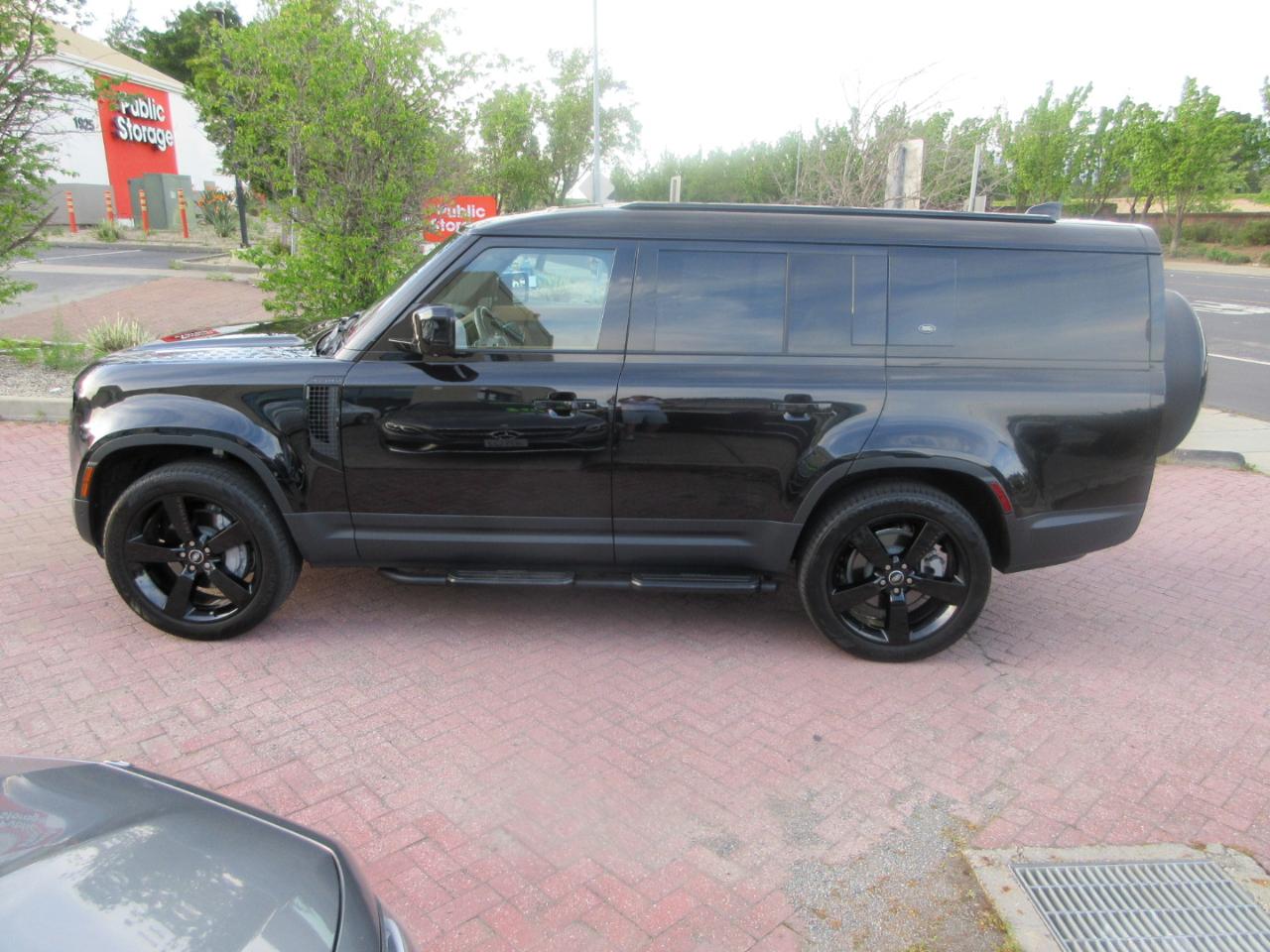 Land Rover Defender  2024