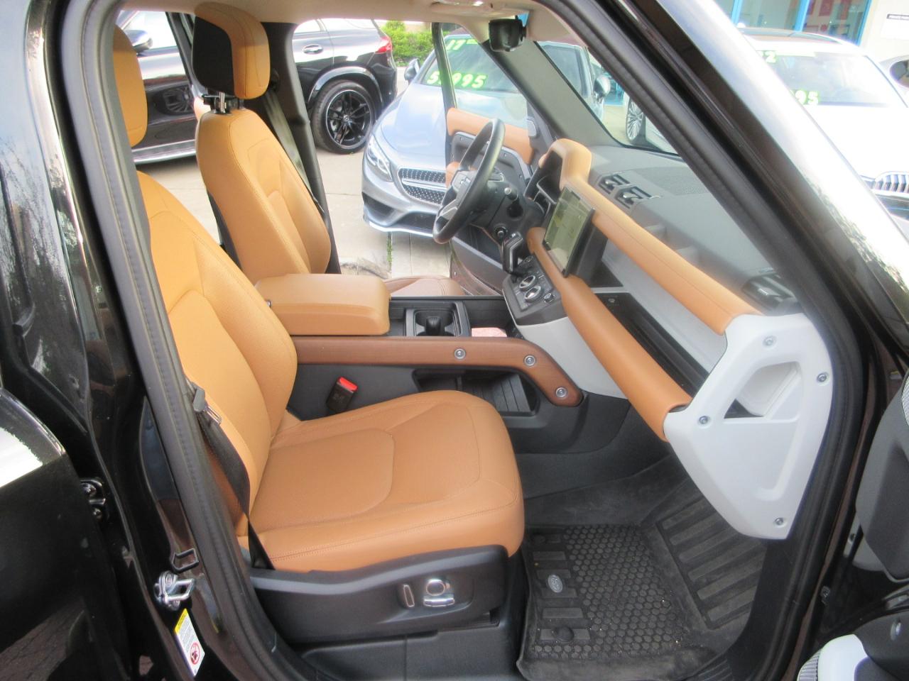 Land Rover Defender  2024