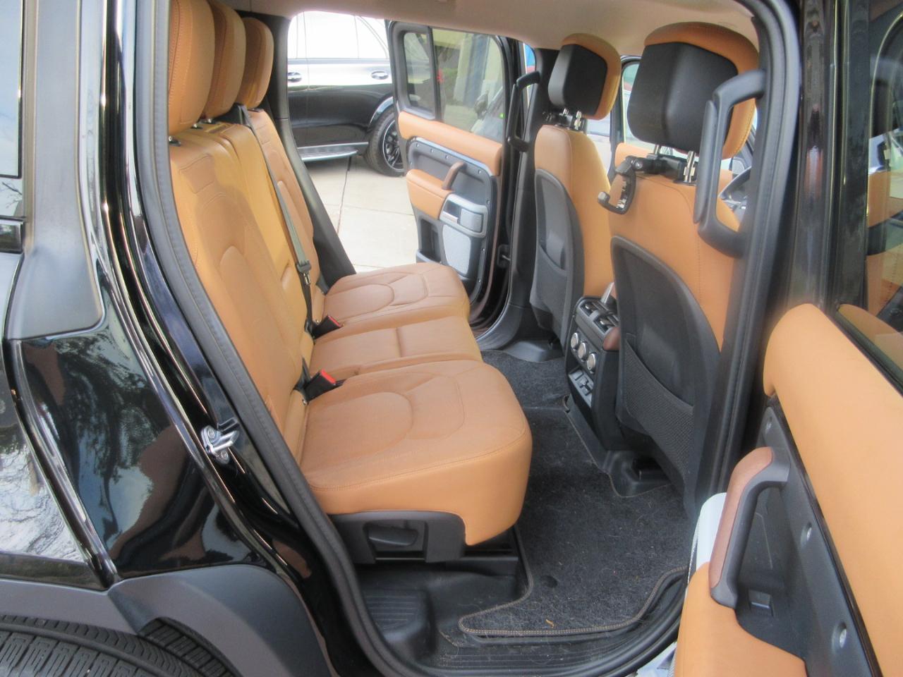 Land Rover Defender  2024