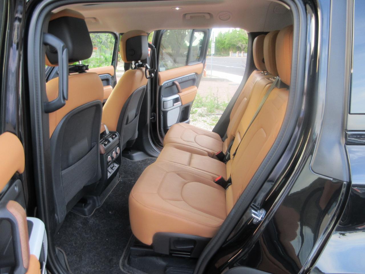 Land Rover Defender  2024