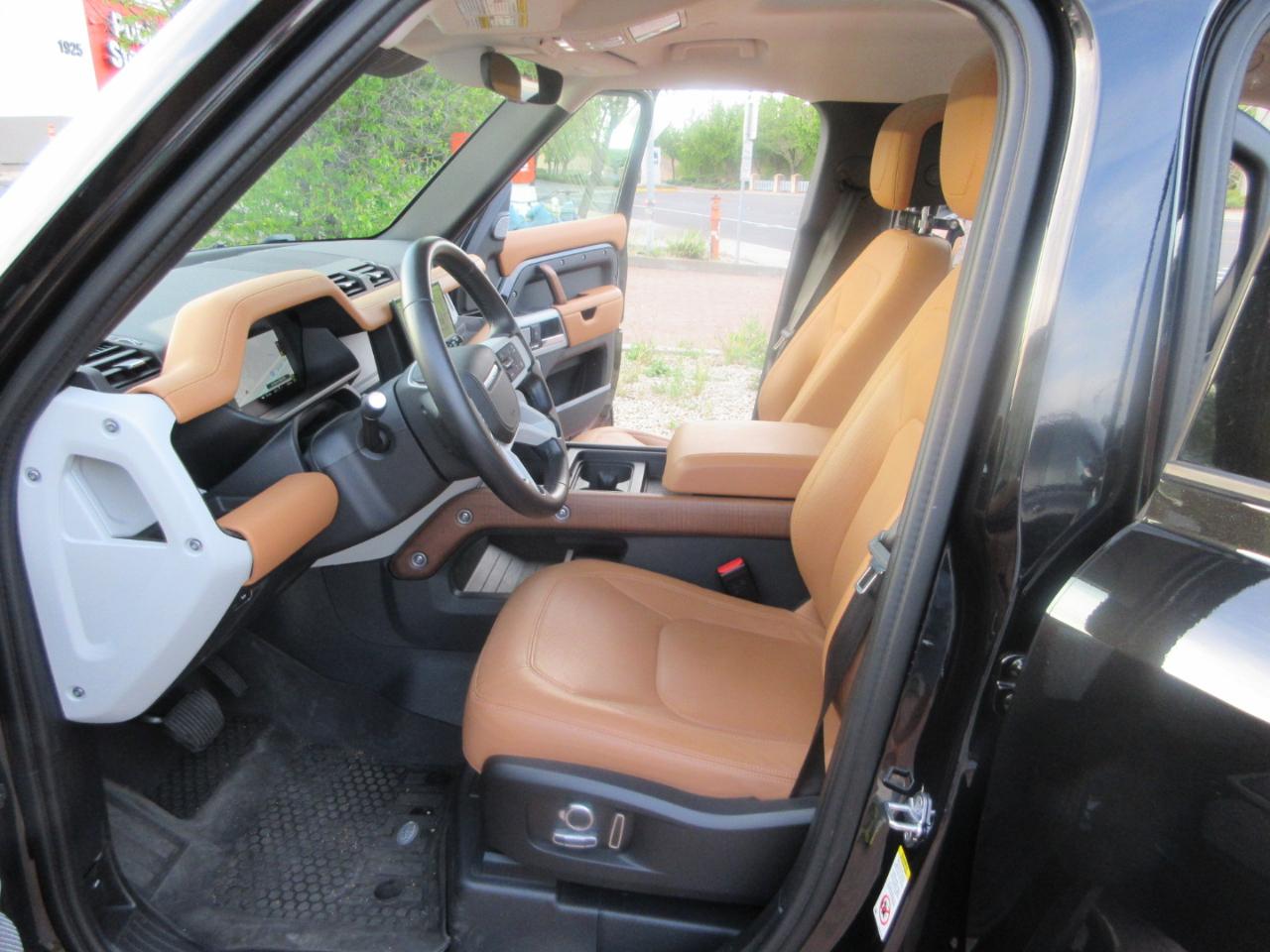 Land Rover Defender  2024