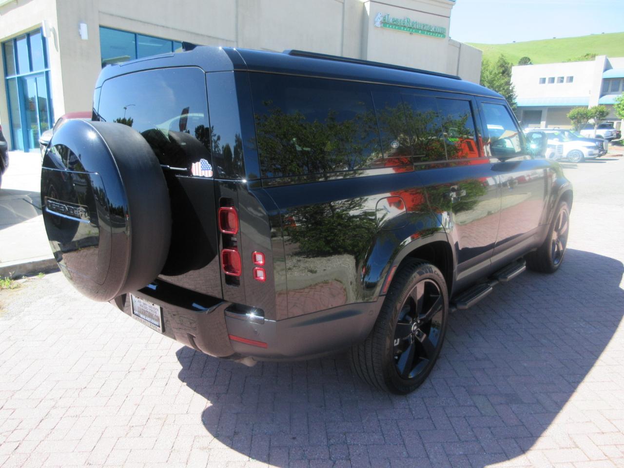 Land Rover Defender  2024