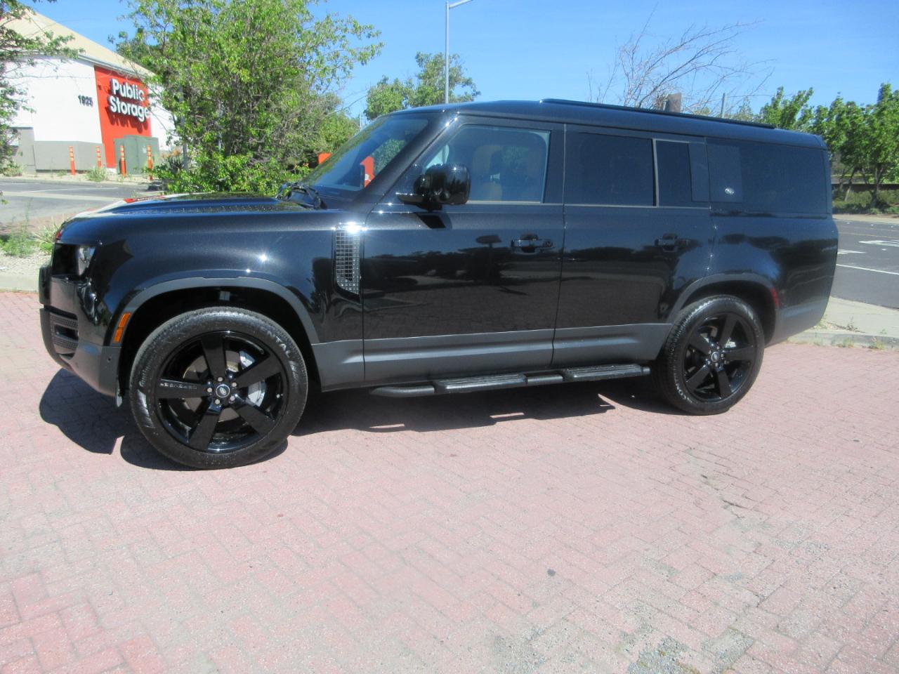 Land Rover Defender  2024