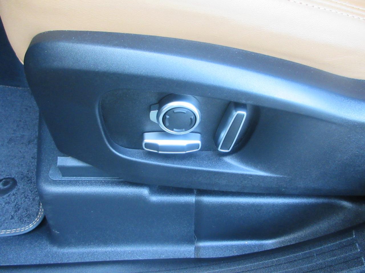 Land Rover Defender  2024