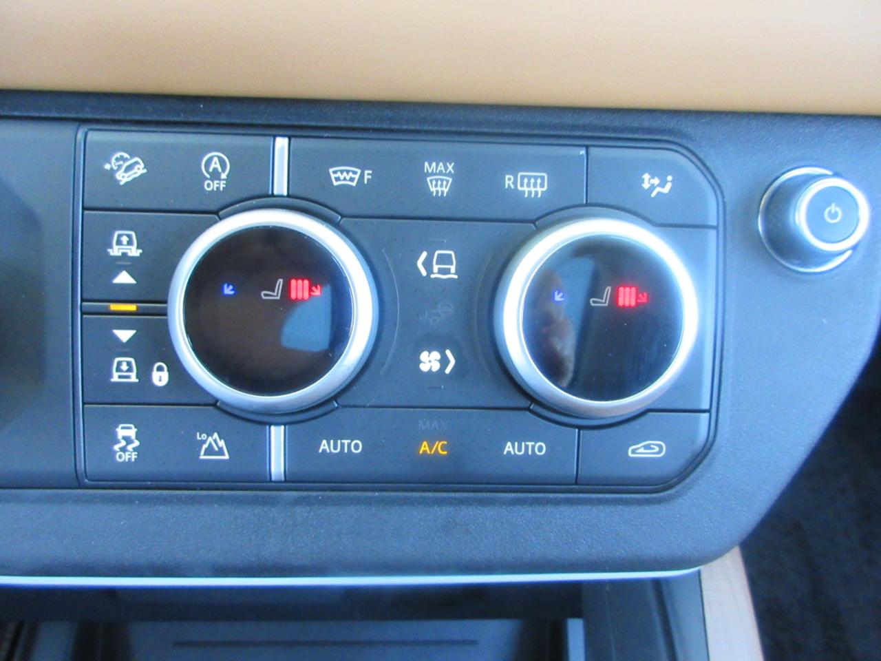 Land Rover Defender  2024