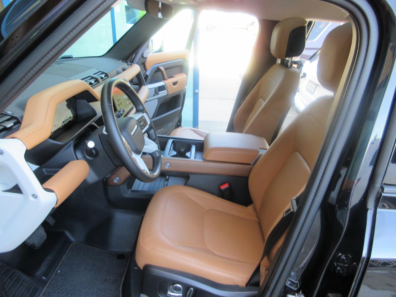 Land Rover Defender  2024