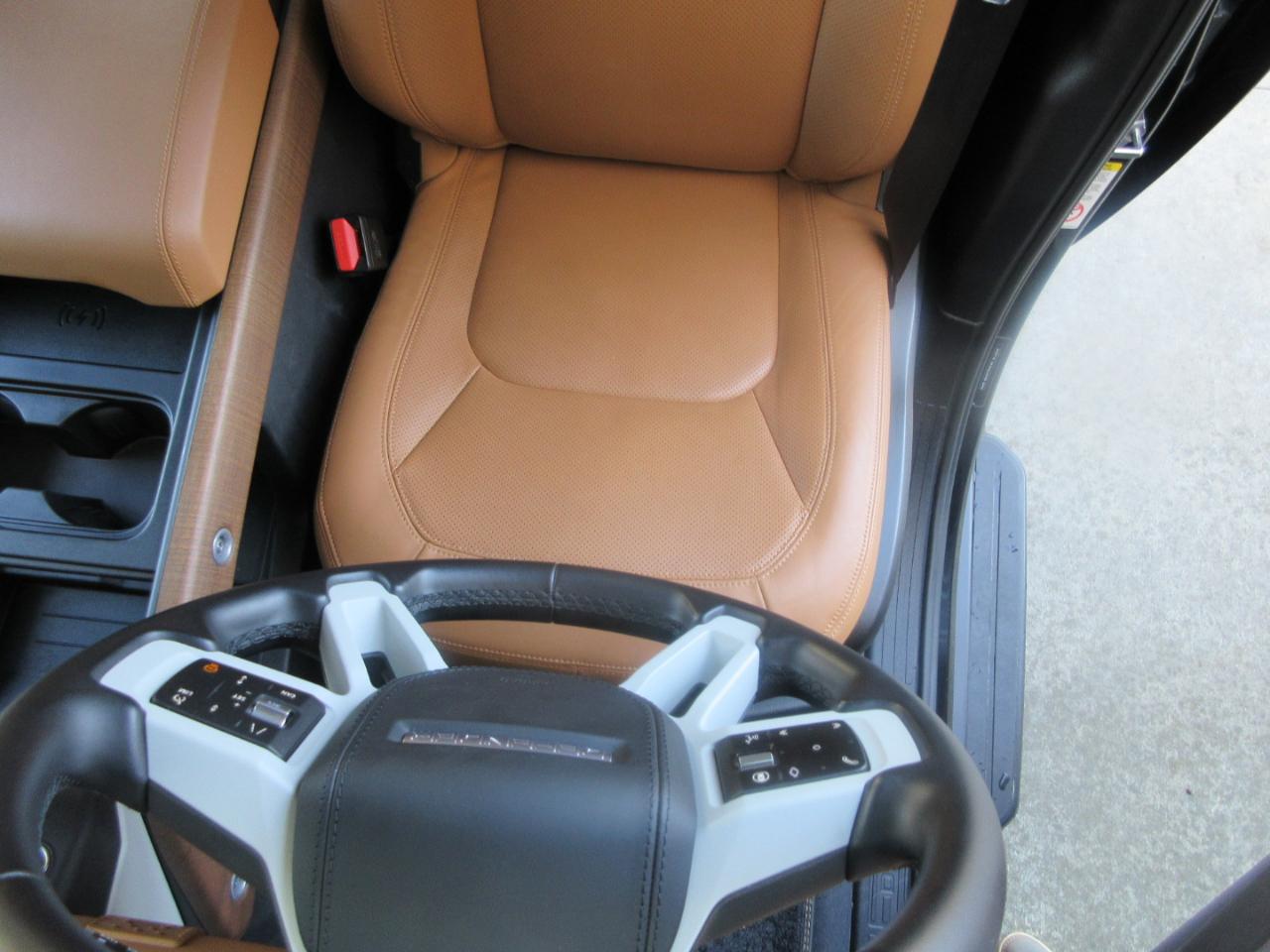 Land Rover Defender  2024