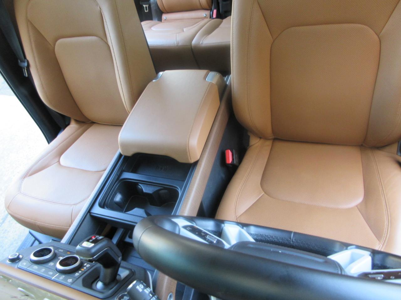 Land Rover Defender  2024