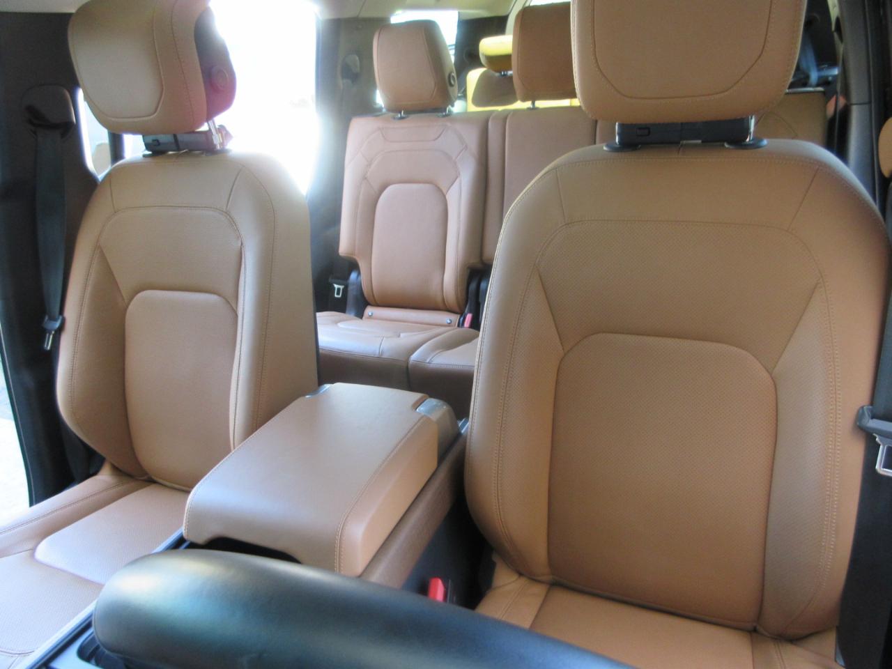 Land Rover Defender  2024