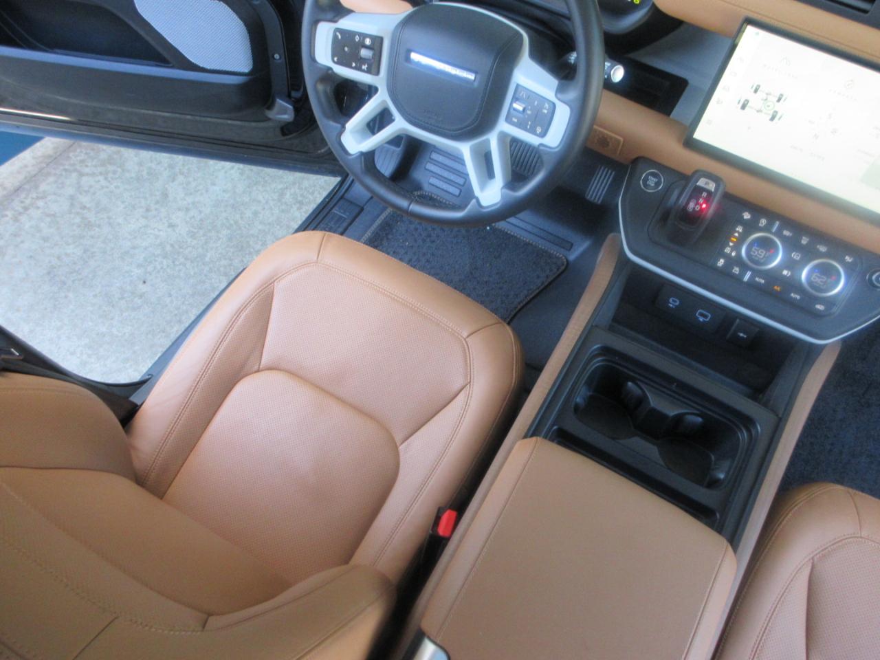 Land Rover Defender  2024