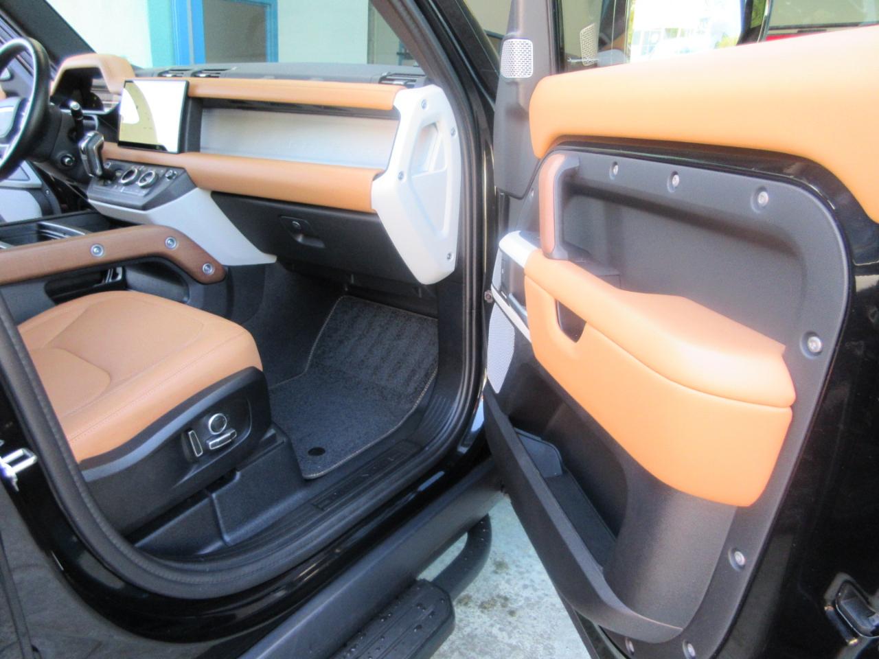 Land Rover Defender  2024