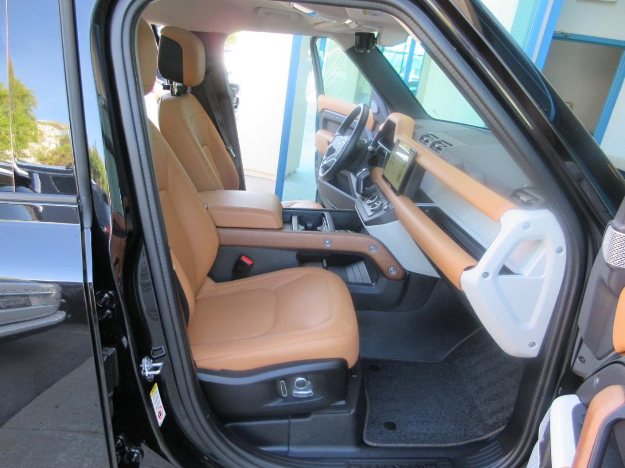 Land Rover Defender  2024